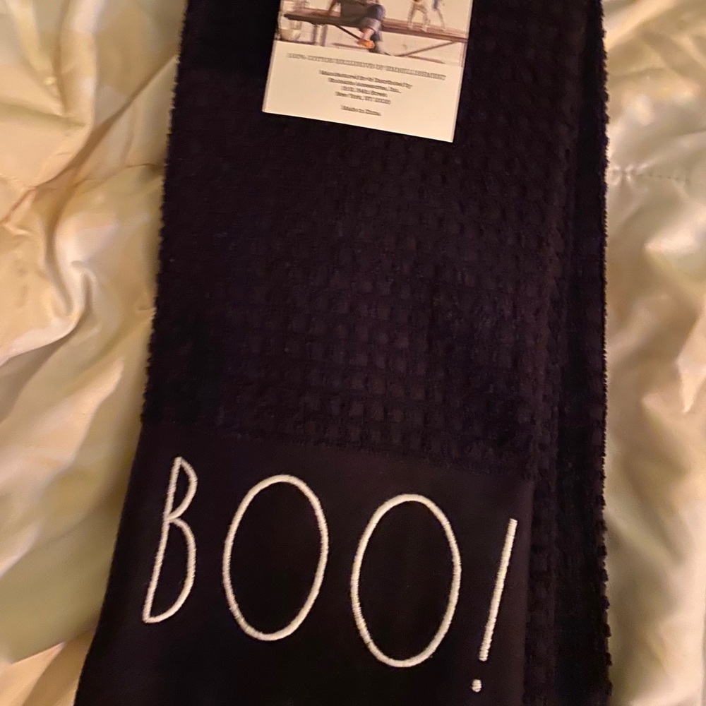Rae Dunn set of 2 Halloween hand towels NWT